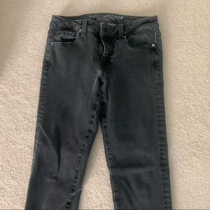 Black American Eagle skinny jeans